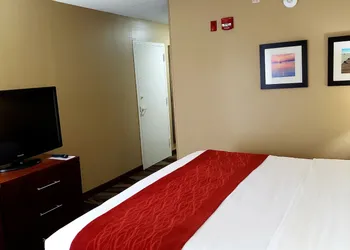 Comfort Inn Pensacola - University Area hotel thumbnail 4