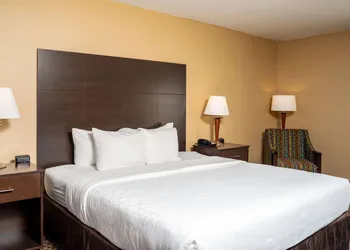 Clarion Pointe Harrisonburg hotel thumbnail 7
