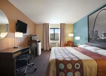 Super 8 by Wyndham Collinsville St. Louis hotel thumbnail 3