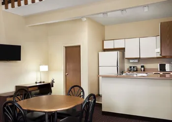 Super 8 by Wyndham Salem hotel thumbnail 5