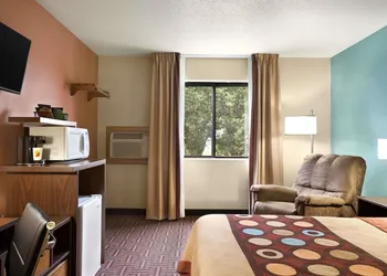 Super 8 by Wyndham Salem hotel thumbnail 6