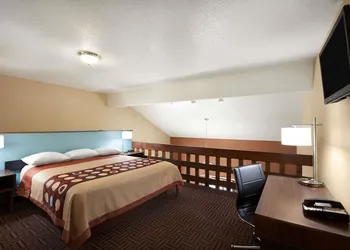 Super 8 by Wyndham Salem hotel thumbnail 8