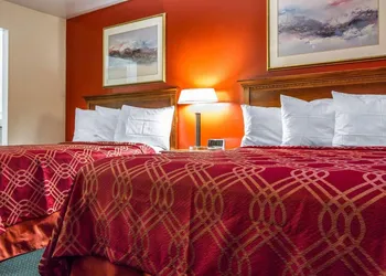 Rodeway Inn & Suites Brunswick near Hwy 1 hotel thumbnail 5