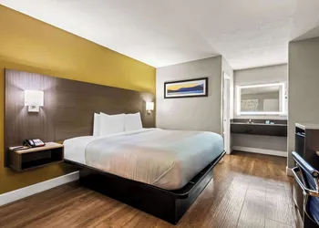 Quality Inn near Blue Spring hotel thumbnail 7