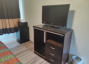 Best Inn & Suites hotel thumbnail 5