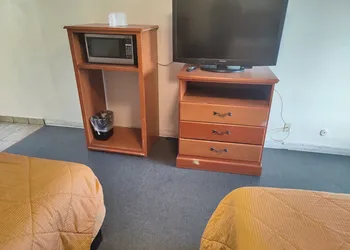 Best Inn & Suites hotel thumbnail 7