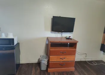 Best Inn & Suites hotel thumbnail 8