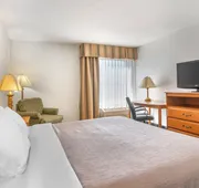Quality Inn & Suites Near Amish Country hotel detail image 4