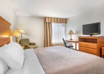 Quality Inn & Suites Near Amish Country hotel thumbnail 4