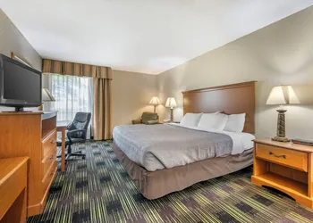 Quality Inn & Suites Near Amish Country hotel thumbnail 5