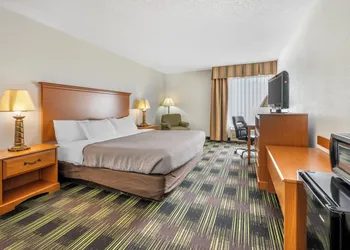 Quality Inn & Suites Near Amish Country hotel thumbnail 6