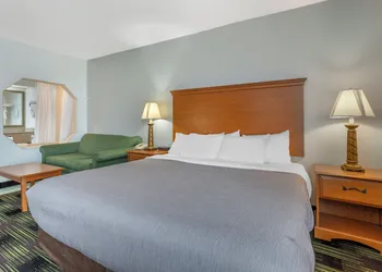 Quality Inn & Suites Near Amish Country hotel thumbnail 7