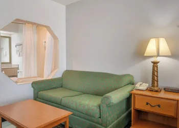 Quality Inn & Suites Near Amish Country hotel thumbnail 8