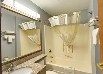BlissPoint Inn & Suites, Northwood hotel thumbnail 8