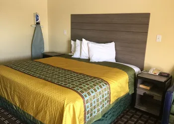 Luxury Inn and Suites Seaworld Lackland hotel thumbnail 7
