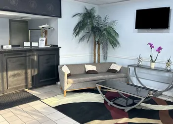 Days Inn & Suites by Wyndham Jennings hotel thumbnail 3
