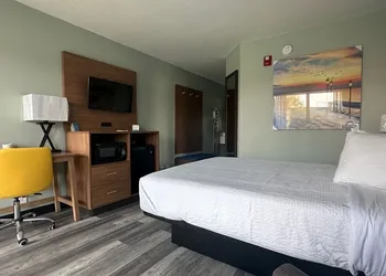 Days Inn & Suites by Wyndham Jennings hotel thumbnail 7