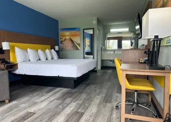 Days Inn & Suites by Wyndham Jennings hotel thumbnail 8