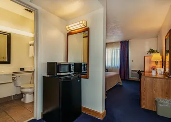 Americas Best Value Inn Austinburg hotel thumbnail 8