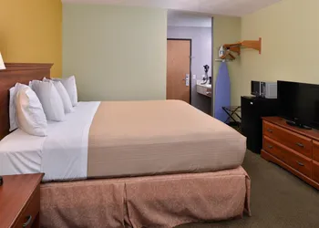 Americas Best Value Inn Seymour hotel thumbnail 8