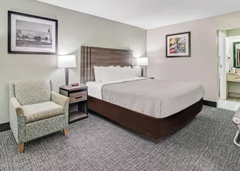Quality Inn White House hotel thumbnail 7