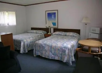 Wasaga Beach Inn And Cottages hotel thumbnail 7