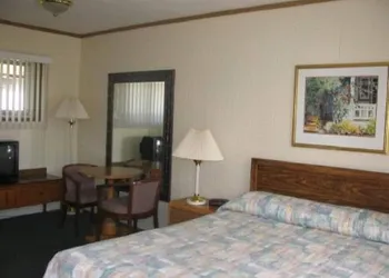 Wasaga Beach Inn And Cottages hotel thumbnail 8