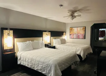 The Executive Inn & Suites hotel thumbnail 3