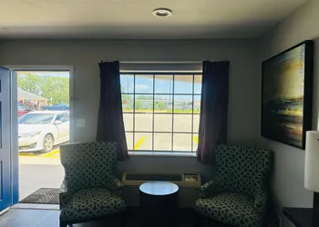 The Executive Inn & Suites hotel thumbnail 4