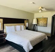 The Executive Inn & Suites hotel detail image 5