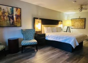 The Executive Inn & Suites hotel thumbnail 7