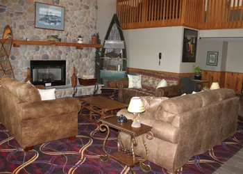 AmericInn by Wyndham West Burlington hotel thumbnail 4