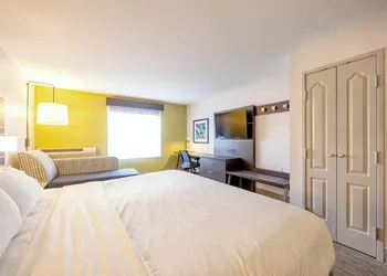 Holiday Inn Express & Suites Winona by IHG hotel thumbnail 5