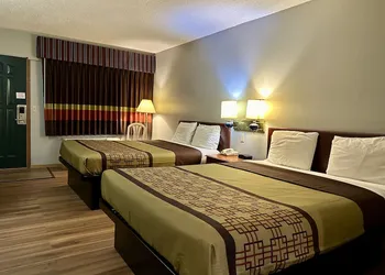 Thunderbird Motor Inn Baraboo hotel thumbnail 5