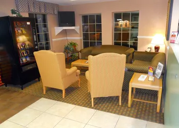 America's Best Inn and Suites Beaufort hotel thumbnail 3