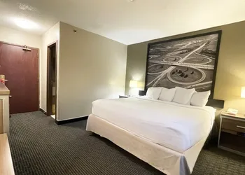 Super 8 by Wyndham St Charles hotel thumbnail 7