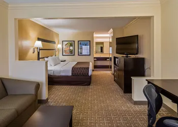 Best Western Inn & Suites hotel thumbnail 6