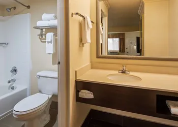 Best Western Inn & Suites hotel thumbnail 7