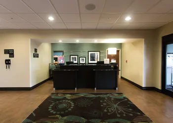 Hampton Inn & Suites Middlebury hotel thumbnail 2
