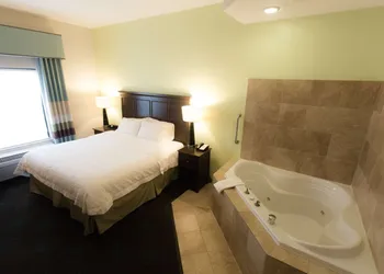 Hampton Inn & Suites Middlebury hotel thumbnail 5