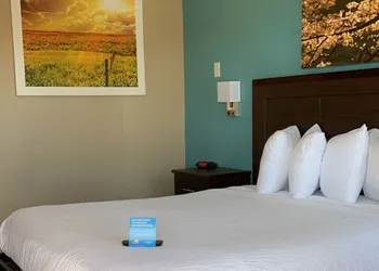 Days Inn & Suites by Wyndham Springfield on I-44 hotel thumbnail 3