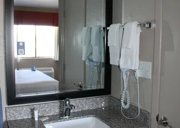 Days Inn & Suites by Wyndham Springfield on I-44 hotel thumbnail 4
