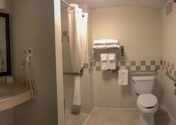AmeriVu Inn & Suites - Waconia hotel thumbnail 5