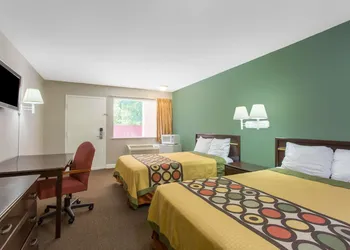 Super 8 by Wyndham Durham/University Area NC hotel thumbnail 3