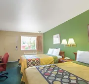 Super 8 by Wyndham Durham/University Area NC hotel detail image 4