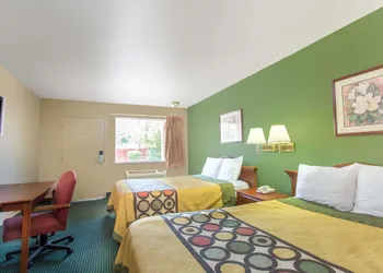 Super 8 by Wyndham Durham/University Area NC hotel thumbnail 4
