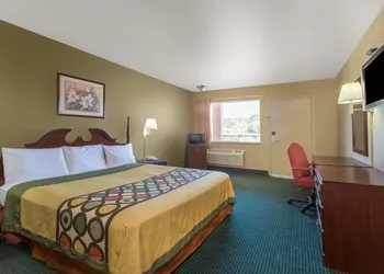 Super 8 by Wyndham Durham/University Area NC hotel thumbnail 6