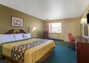 Super 8 by Wyndham Durham/University Area NC hotel thumbnail 8