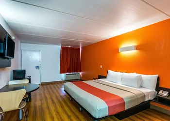 Motel 6 Cleveland, TX hotel thumbnail 3