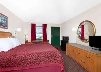 Days Inn by Wyndham Columbia NE Fort Jackson hotel thumbnail 3